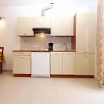 Elvis 1299 Apartment