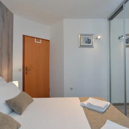 Elvis 1299 Apartamento *