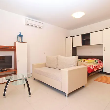 Elvis 1299 Apartment Vrsar