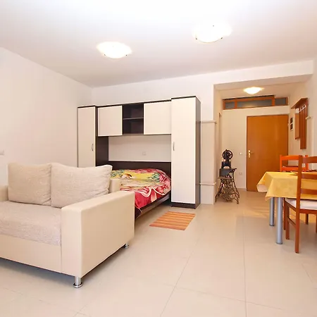 Elvis 1299 Apartman *