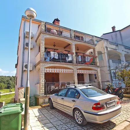 Elvis 1299 Apartment *