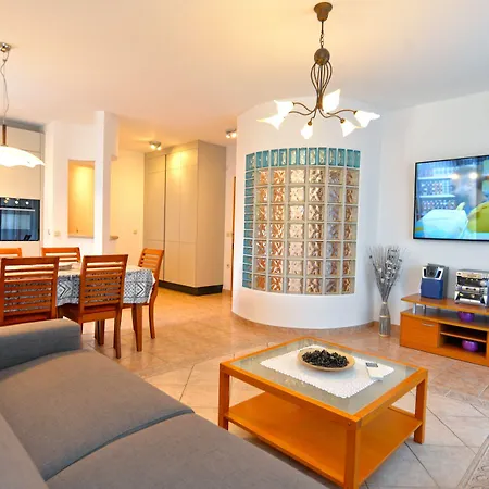 Elvis 1299 Apartment *