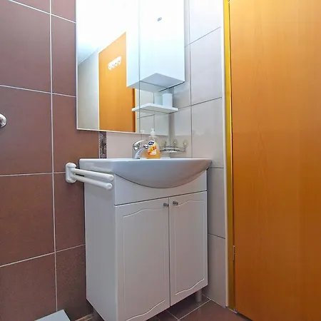 Elvis 1299 Apartment Vrsar